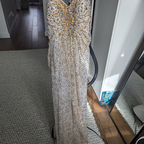 La Femme prom dress size 0 - Picture 4 of 7